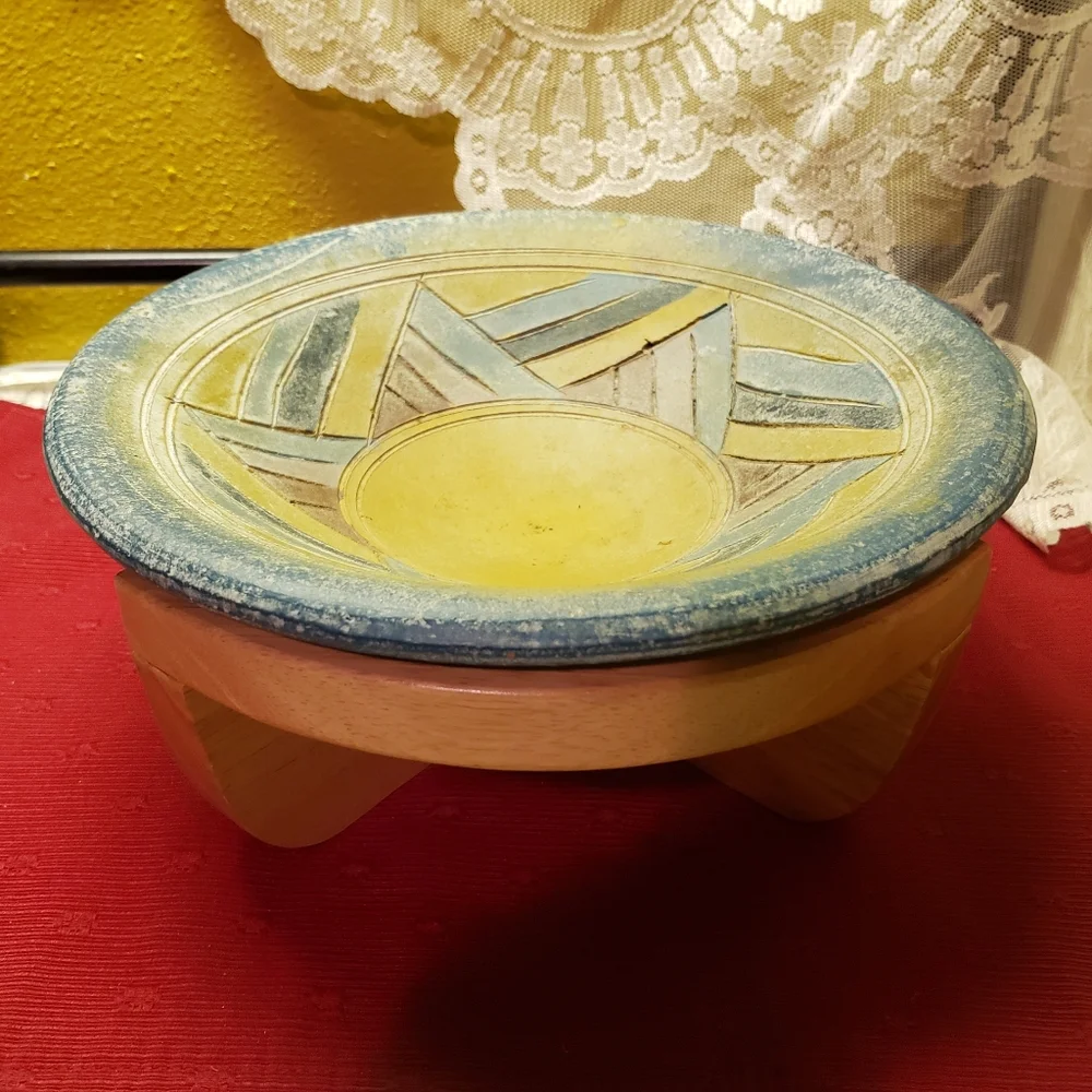 Vtg Heavy Ceramic Etched Bowl W/Wooden Stand